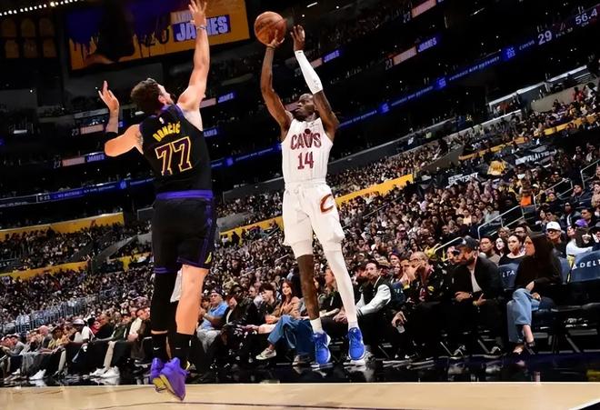 湖人复仇成功东契奇砍42分詹姆斯三双助球队大胜