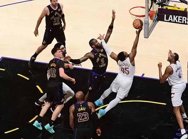 湖人复仇成功东契奇砍42分詹姆斯三双助球队大胜