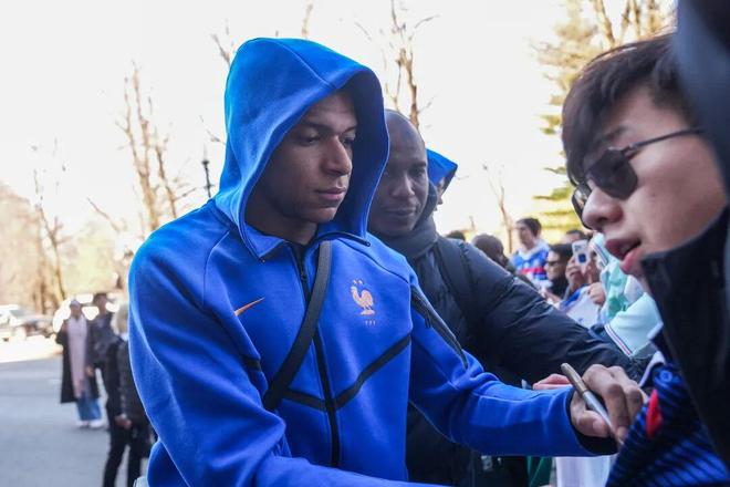 皇马医疗团队误诊姆巴佩右膝 左膝伤情被掩盖三