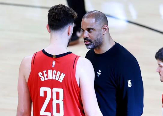 火箭G2惨败湖人 申京低位犹豫成关键败因